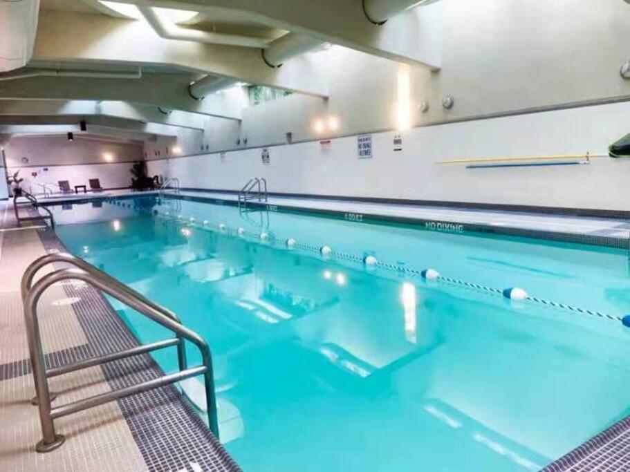 Downtown 4bd 2ba View Skytrain 2 Free Parking Apartamento *
